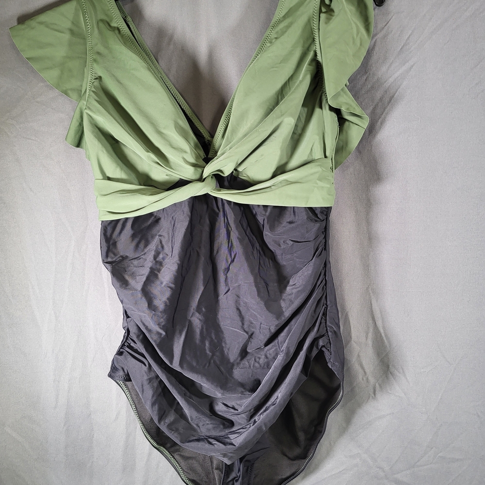 Nwt Womens Size XXL Green & Black Blooming Jelly Twist-Front One-Piece Swimsuit